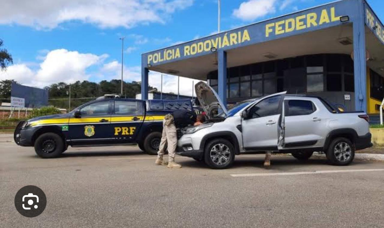 PRF apreende carro clonado no centro de Cajazeiras