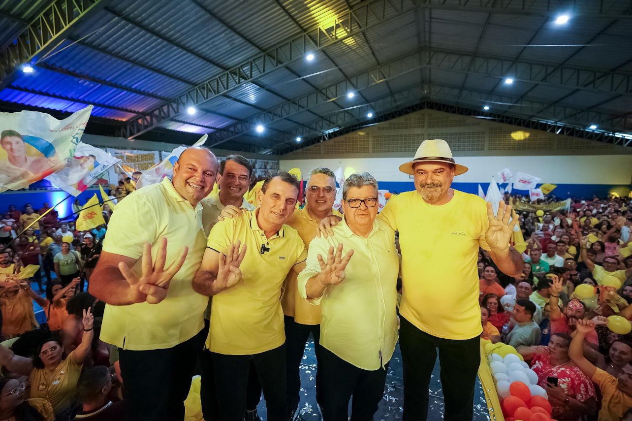 Chico Mendes pede registro de candidatura à prefeito de Cajazeiras