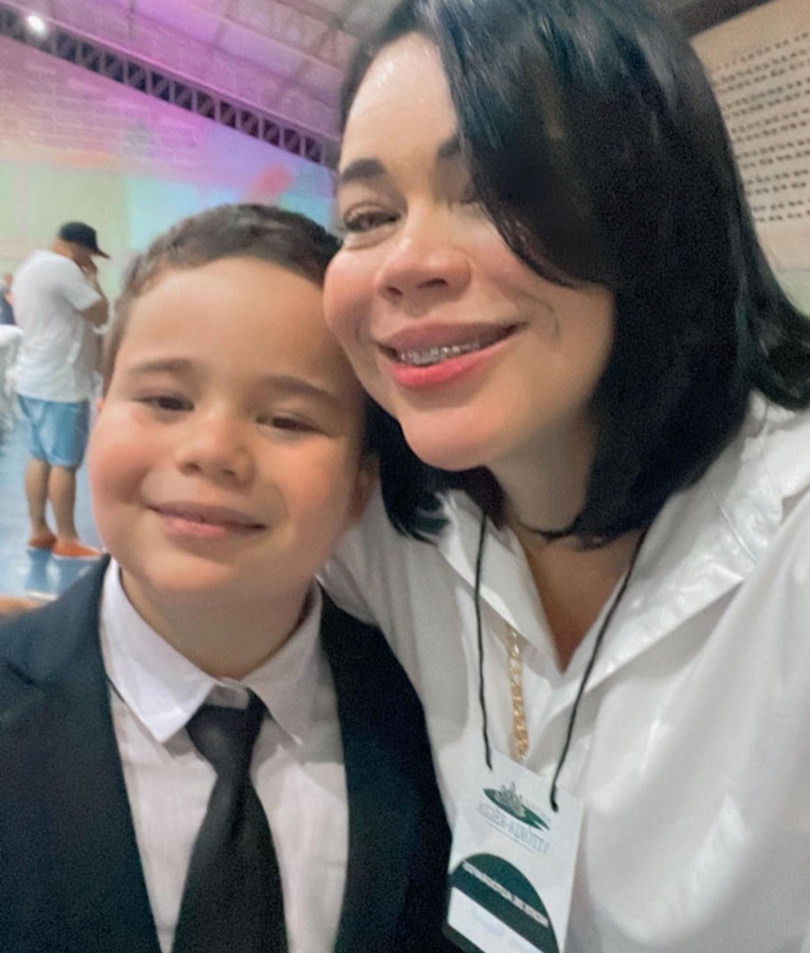 Raquel Rolim e Seu Filho Gabriel Brilham na Estreia do Filme “Operação Borboleta