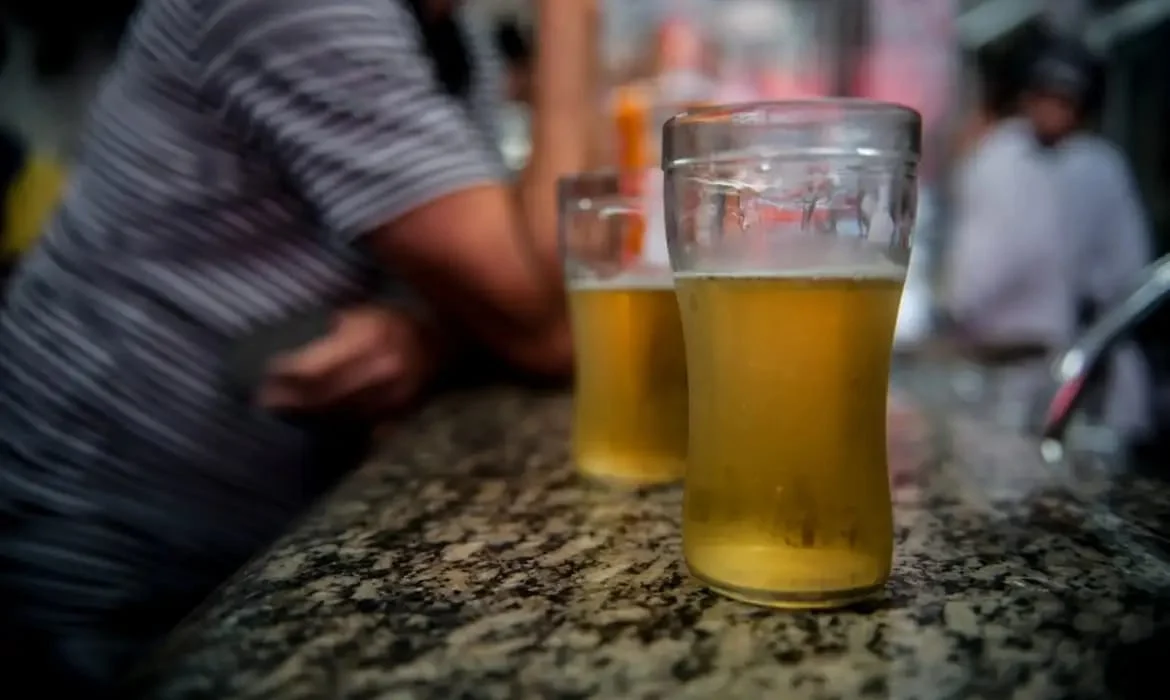 Não é parando de beber, nem fumar: o hábito que pode prolongar a vida em mais de 10 anos