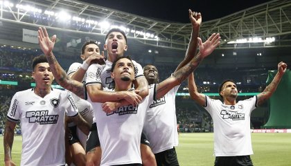 Botafogo triunfa sobre Palmeiras e reassume liderança no Campeonato Brasileiro